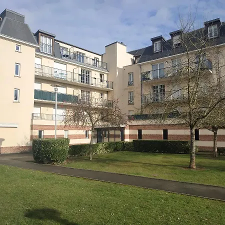 Apartment Bonvallet - Appartement Paisible Et Chaleureux Avec Balcon